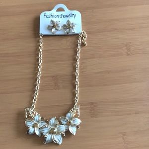 Necklace and Earring set!